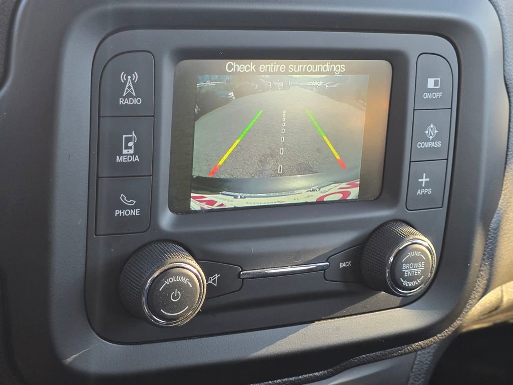 Used 2016 Jeep Renegade Latitude image 9