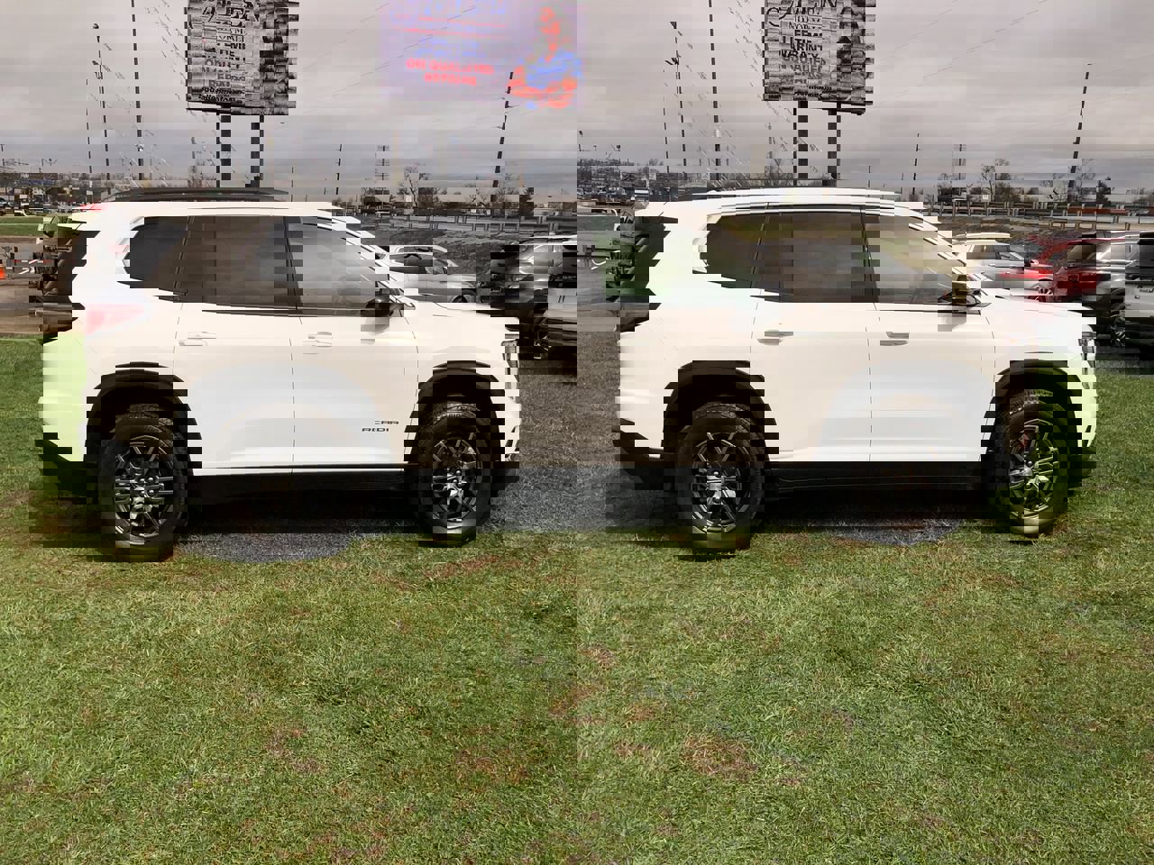 Used 2025 GMC Acadia Elevation image 6