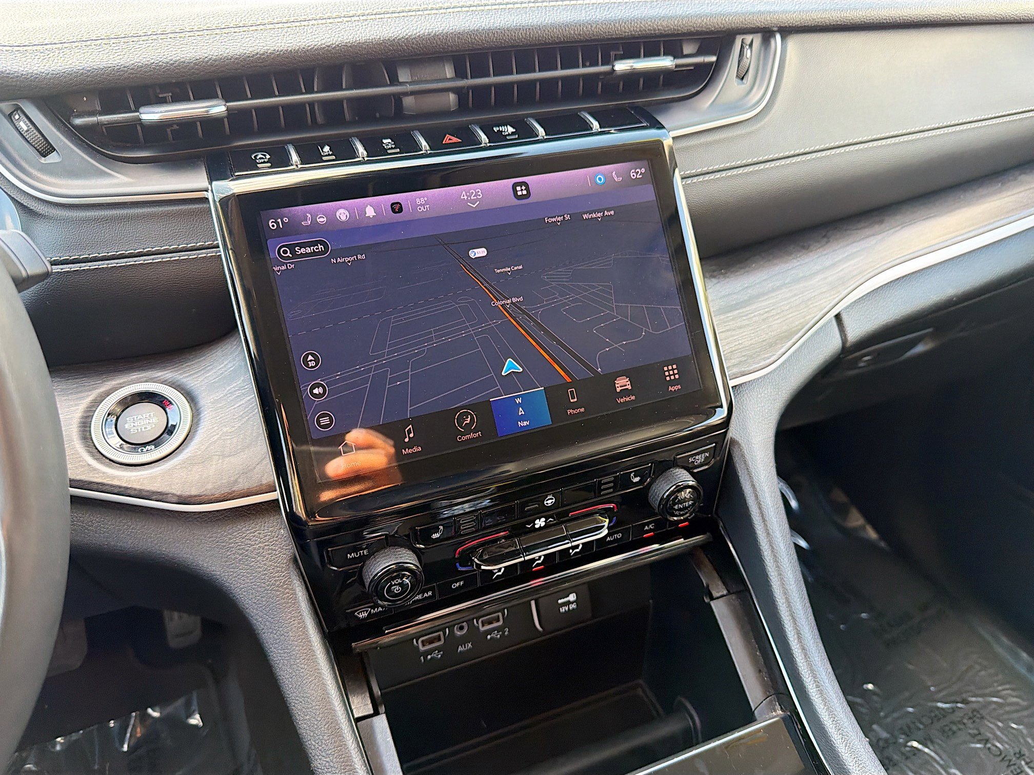 Used 2023 Jeep Grand Cherokee L Limited image 29