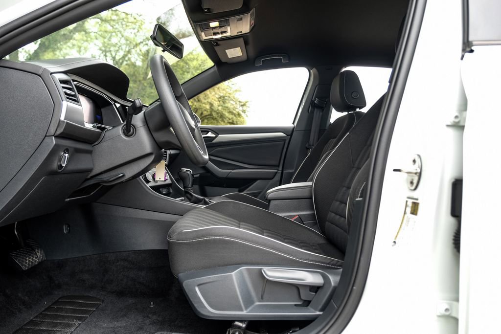 Used 2022 Volkswagen Jetta Sport image 39