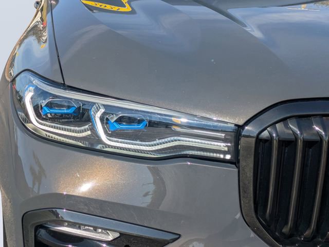 Used 2021 BMW X7 M50i image 9