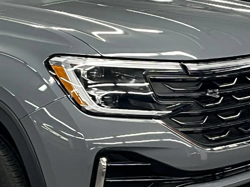 Certified 2025 Volkswagen Atlas SEL Premium R-Line AWD/4WD image 45