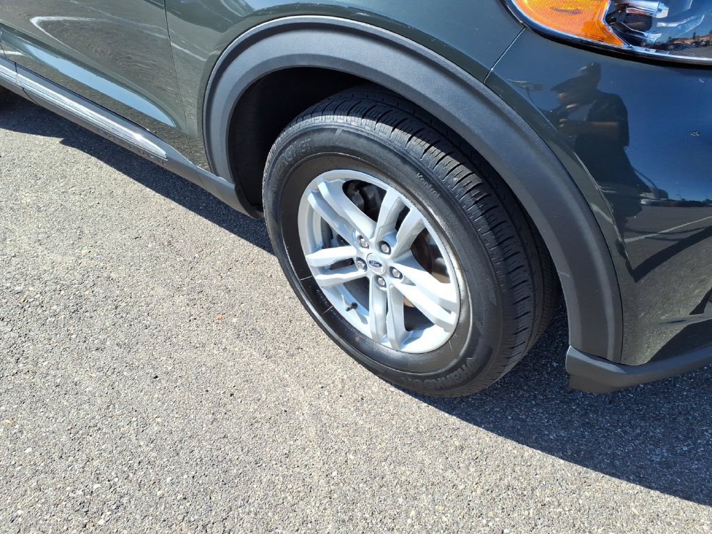 Certified 2023 Ford Explorer XLT w/ Equipment Group 202A AWD/4WD image 5