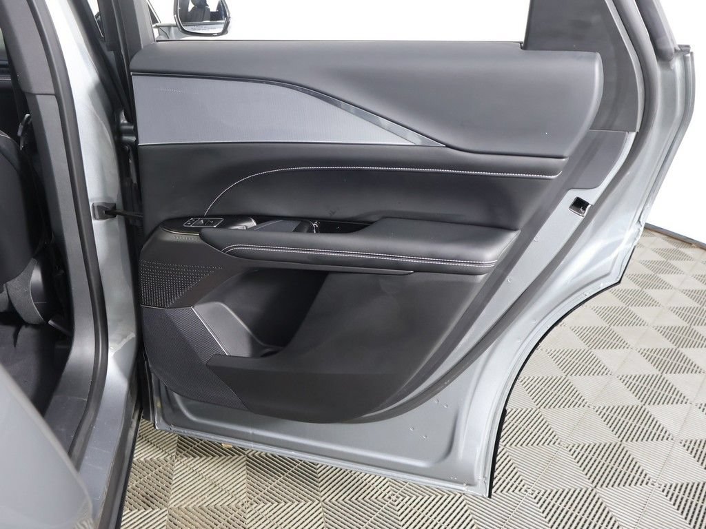 Used 2024 Cadillac Lyriq Tech RWD image 28