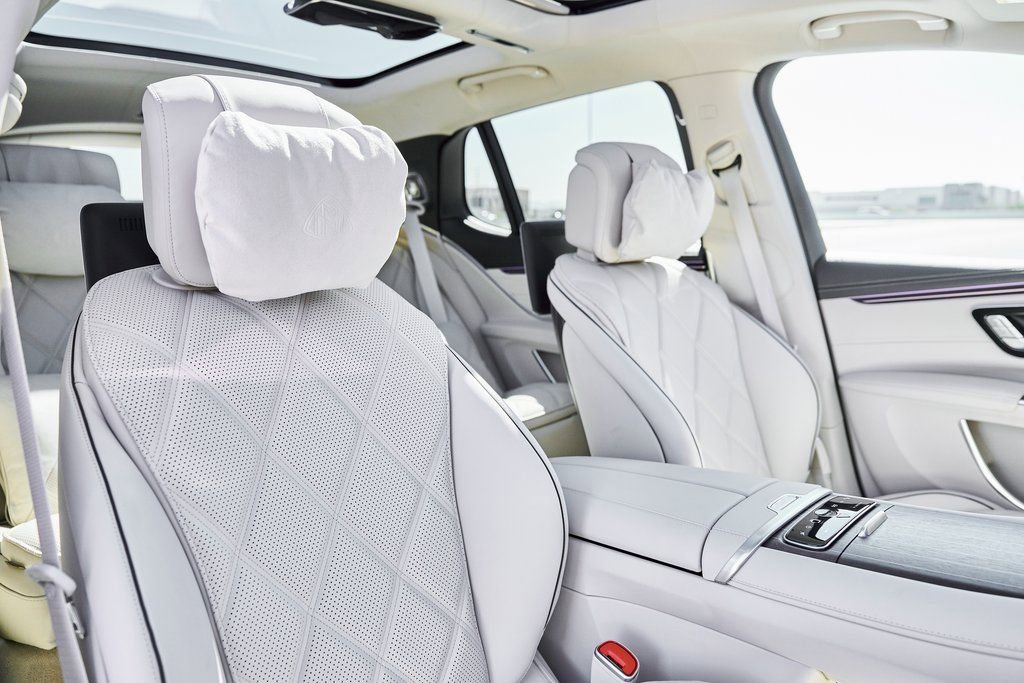 Used 2025 Mercedes-Benz Maybach EQS 680 4MATIC image 47