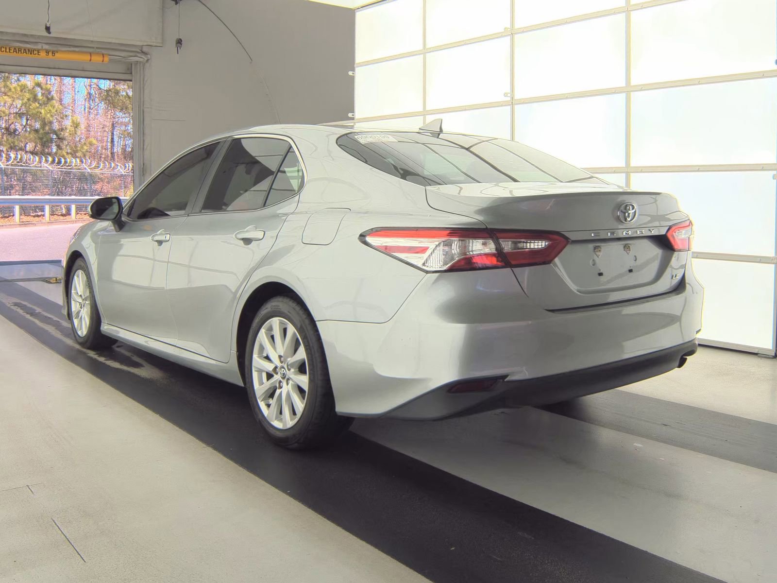 Used 2020 Toyota Camry LE image 9