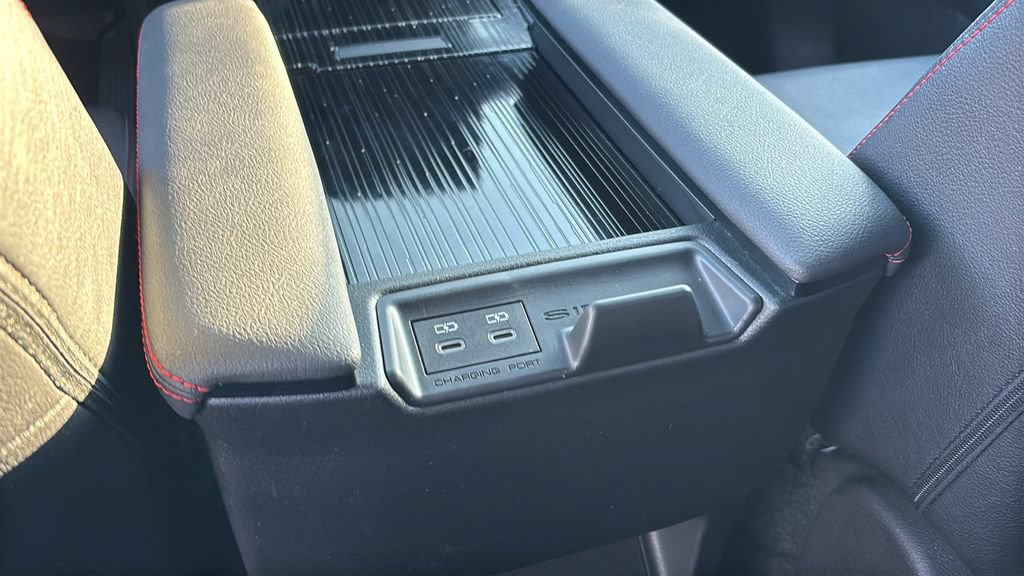 Used 2025 Toyota Sienna XSE FWD image 9