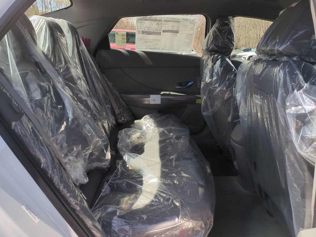 Certified 2026 Hyundai Elantra SE FWD image 25