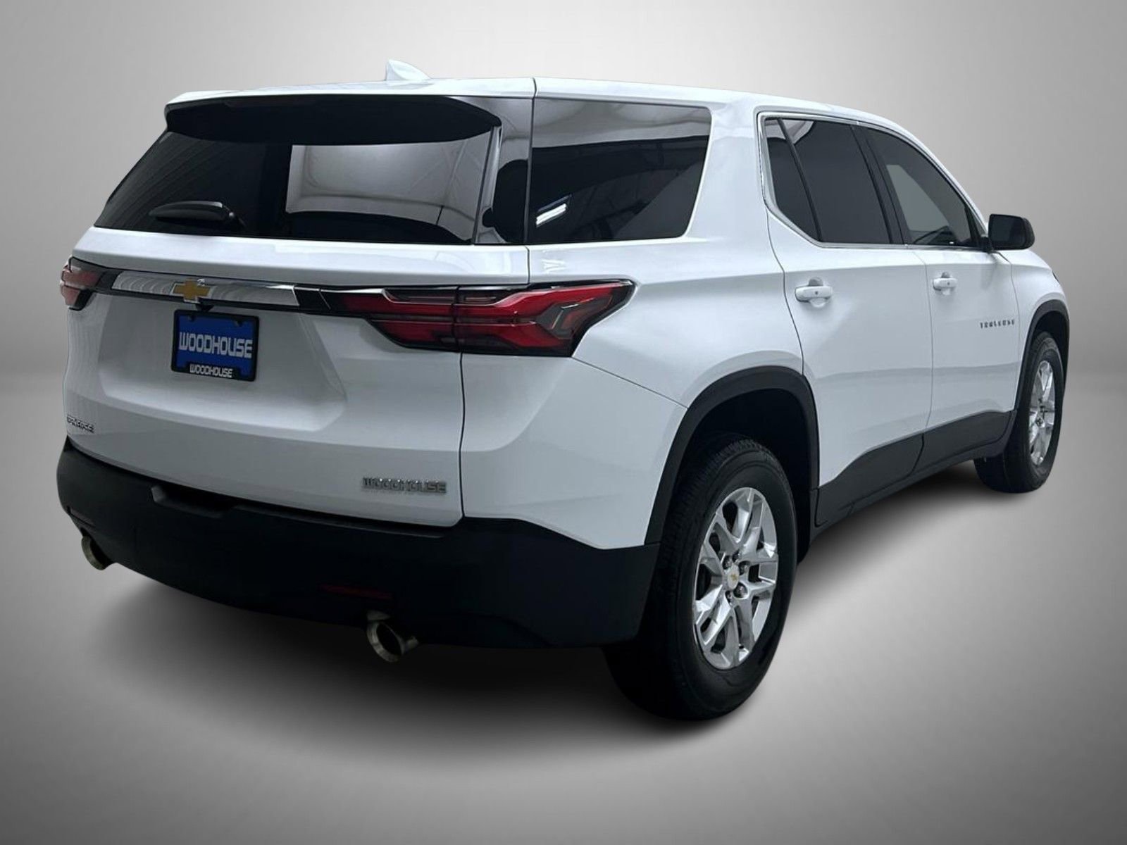 Used 2023 Chevrolet Traverse LS image 5