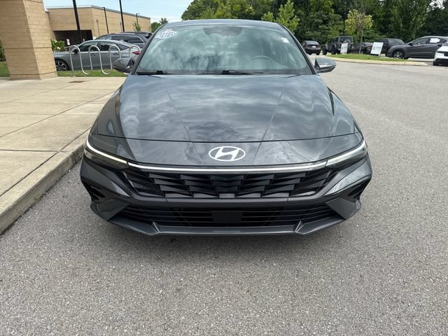 Used 2025 Hyundai Elantra Limited FWD image 7