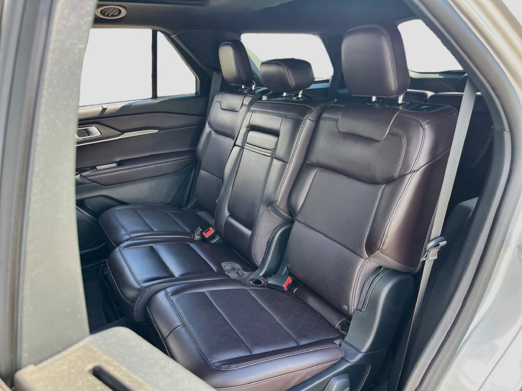 Used 2025 Ford Explorer Platinum AWD/4WD image 25