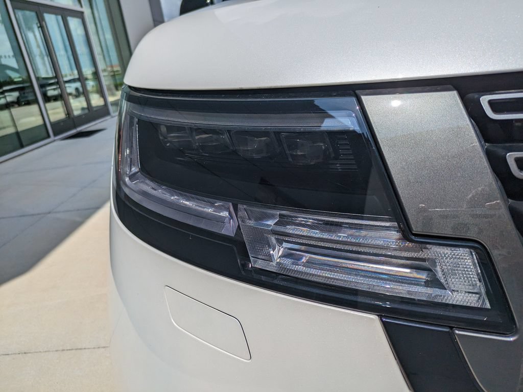 New 2026 Land Rover Range Rover Long Wheelbase SE AWD/4WD image 8