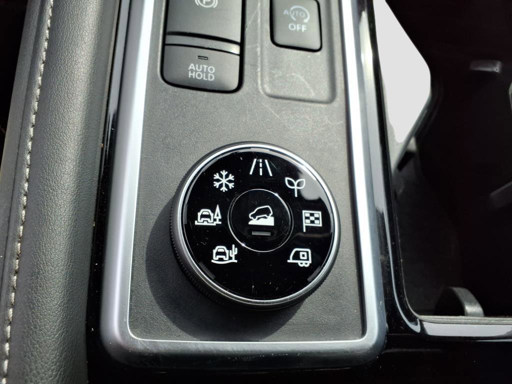 Used 2024 Nissan Pathfinder SV image 18