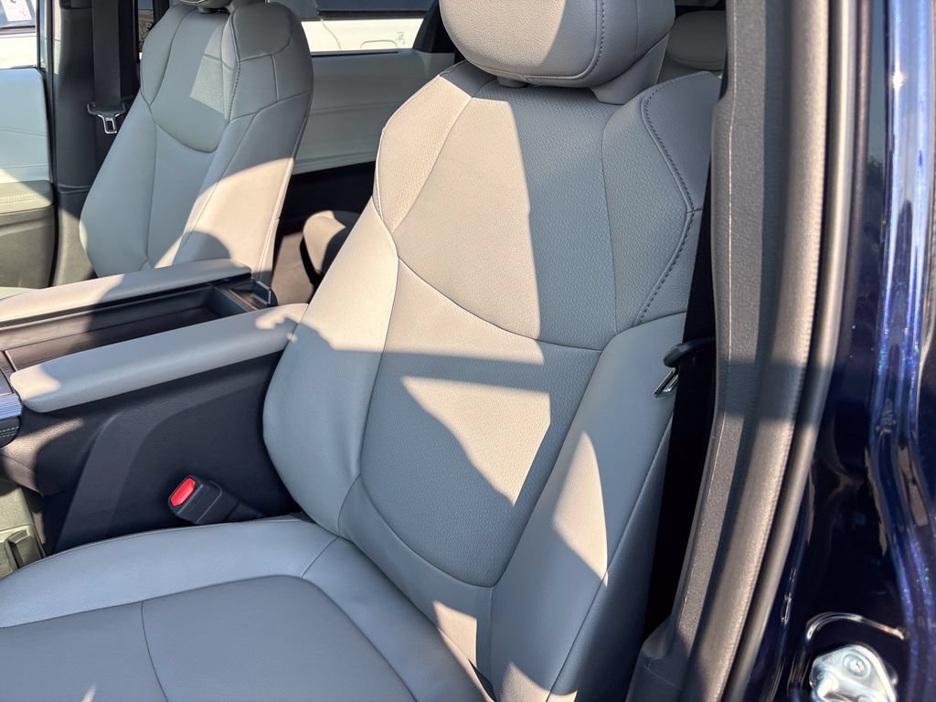 New 2026 Toyota Sienna XLE FWD image 13