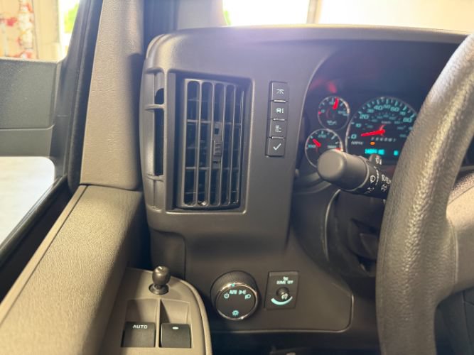 Used 2025 GMC Savana 3500 LT w/ LT Preferred Equipment Group RWD image 21