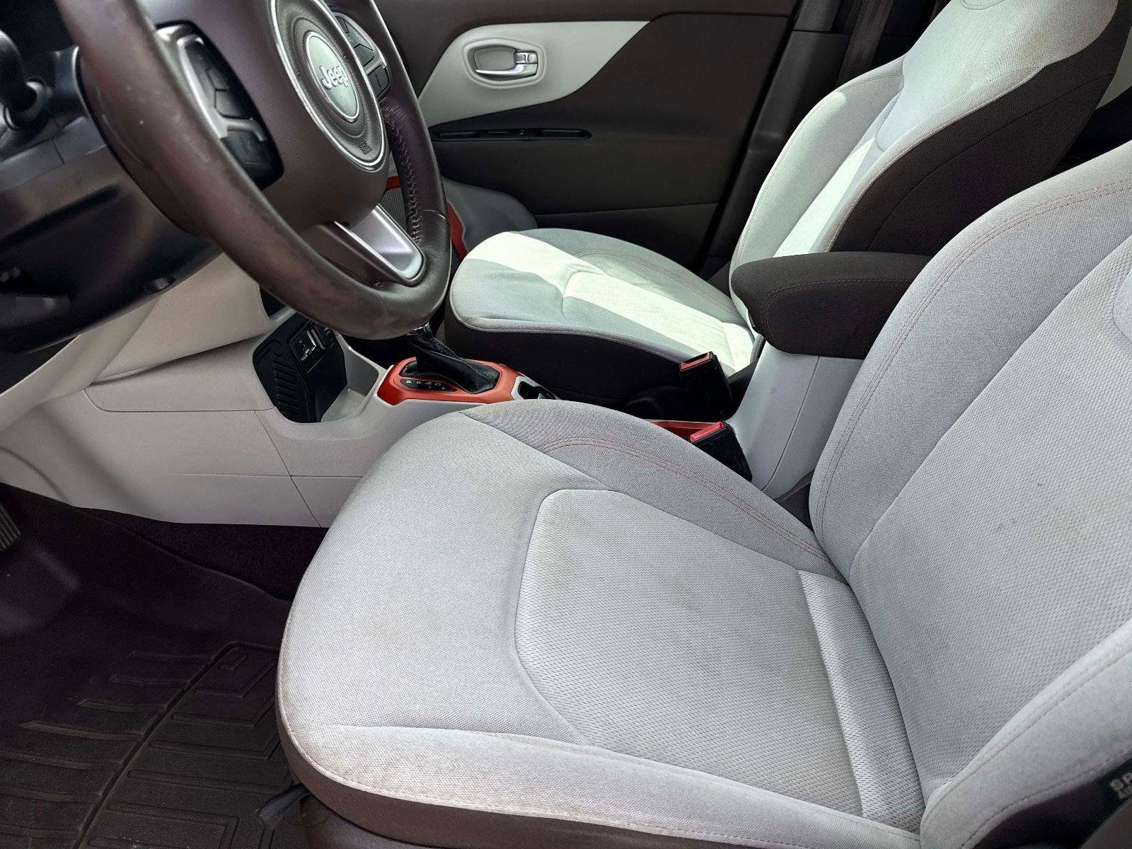 Used 2017 Jeep Renegade Latitude FWD image 18