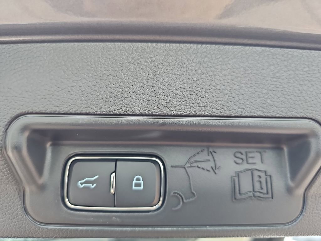 New 2025 Ford Explorer Active image 14