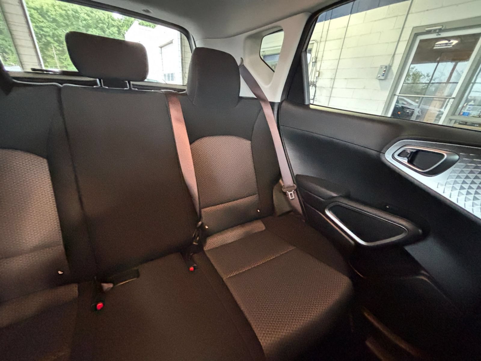 Used 2025 Kia Soul LX w/ LX Technology Package FWD image 34
