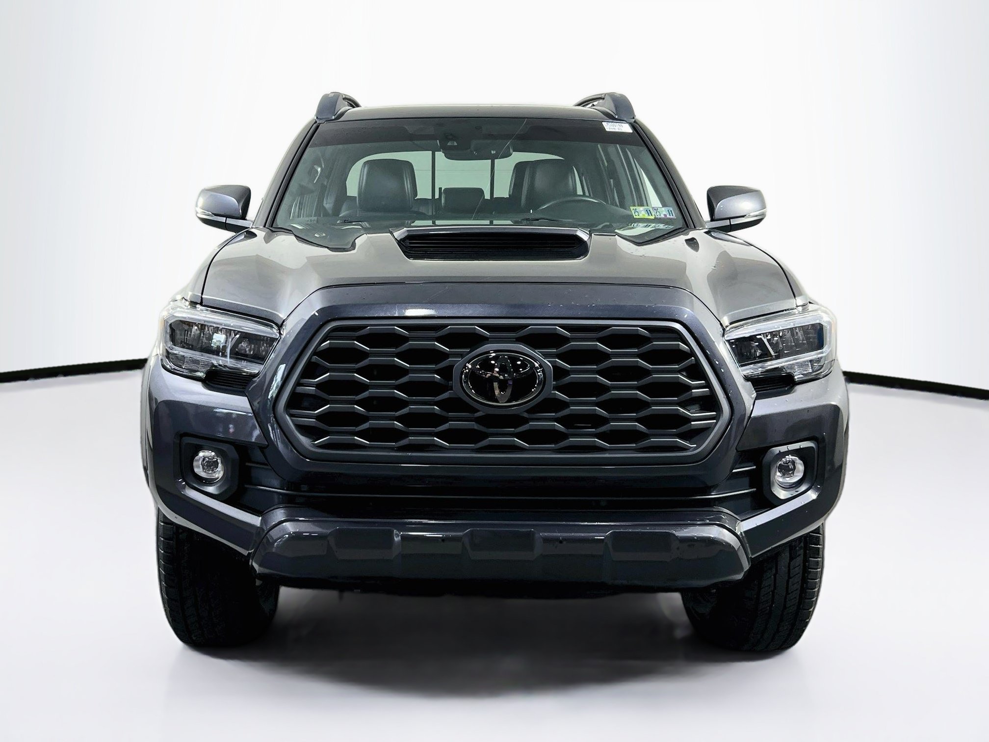 Used 2020 Toyota Tacoma TRD Sport w/ TRD Premium Sport Package AWD/4WD image 2