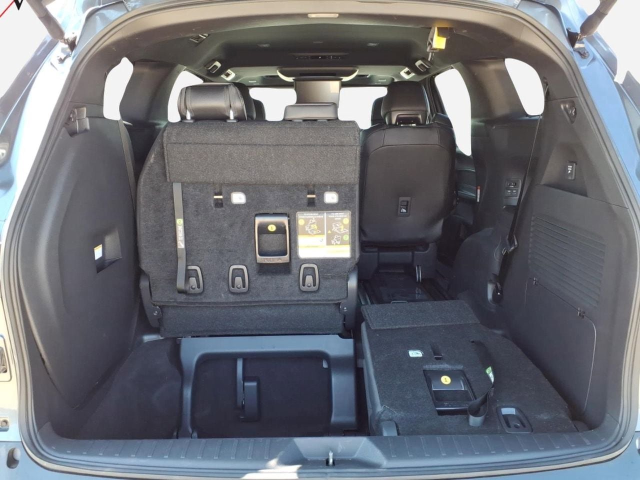 Used 2025 Toyota Sienna Platinum FWD image 6