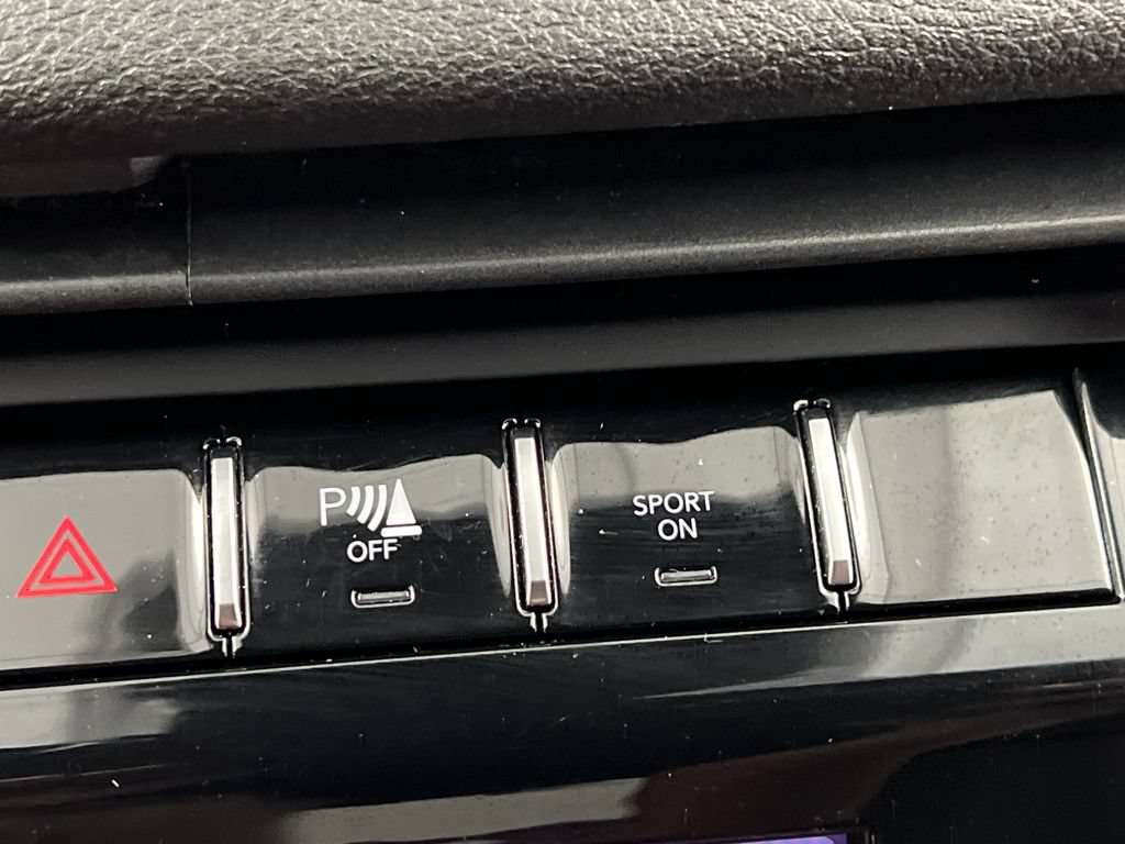 Used 2025 Jeep Grand Cherokee Altitude AWD/4WD image 54