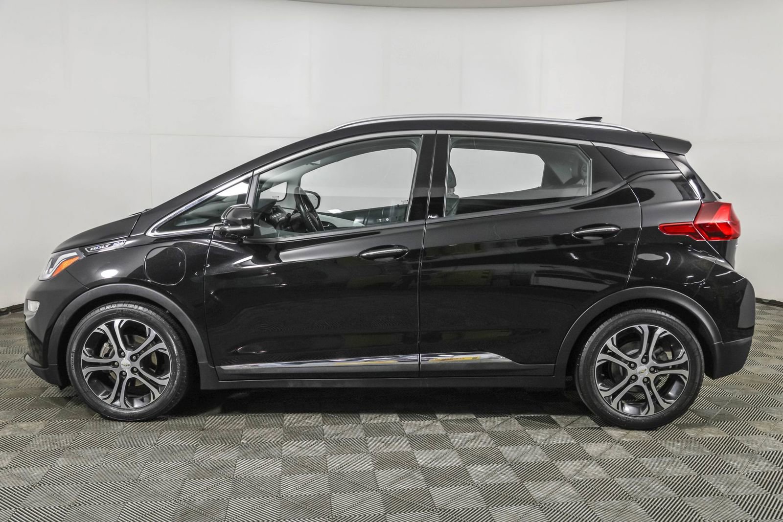 Used 2019 Chevrolet Bolt Premier w/ Infotainment Package image 19