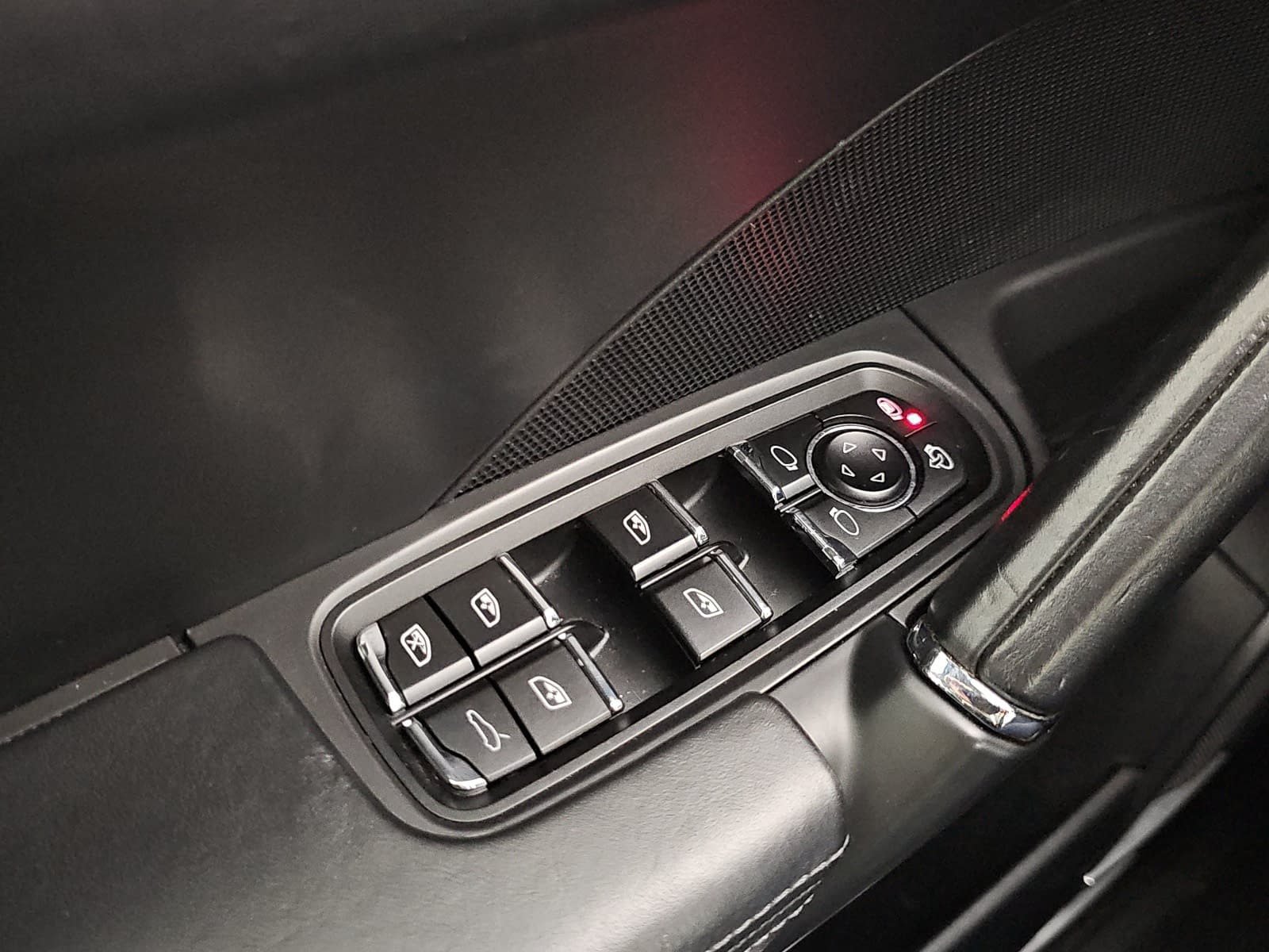 Used 2015 Porsche Cayenne Turbo AWD/4WD image 26