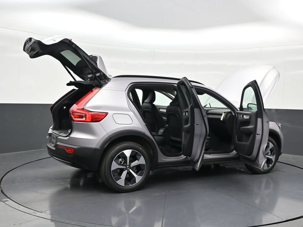 New 2026 Volvo XC40 B5 Plus w/ Climate Package AWD/4WD image 29