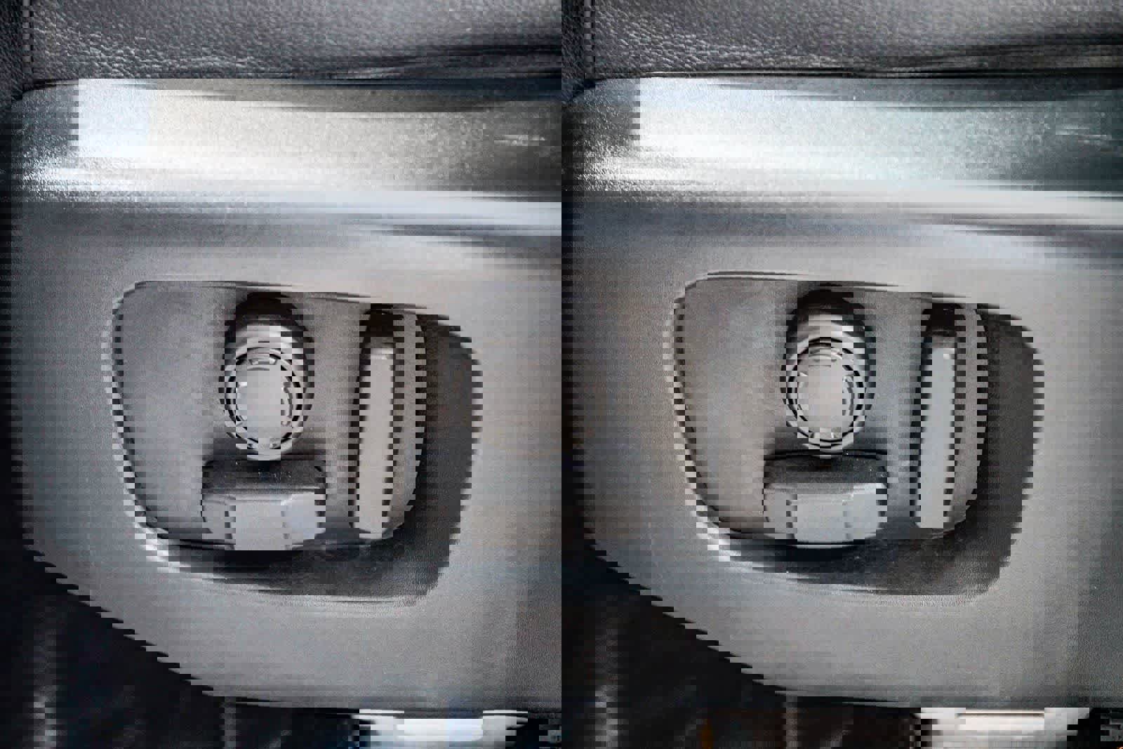 Used 2018 Land Rover Discovery HSE image 21