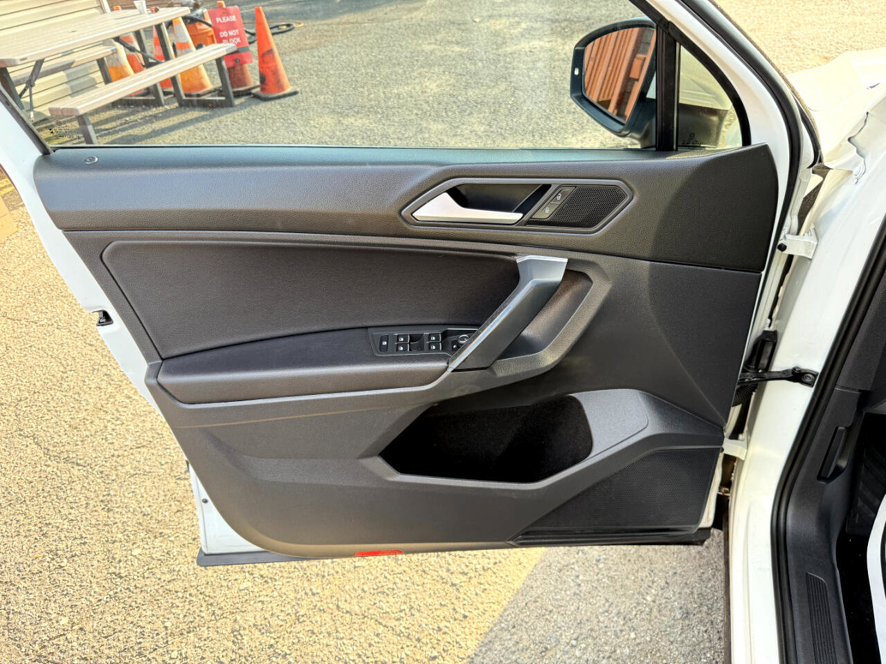 Used 2019 Volkswagen Tiguan SE w/ Panoramic Sunroof Package image 16