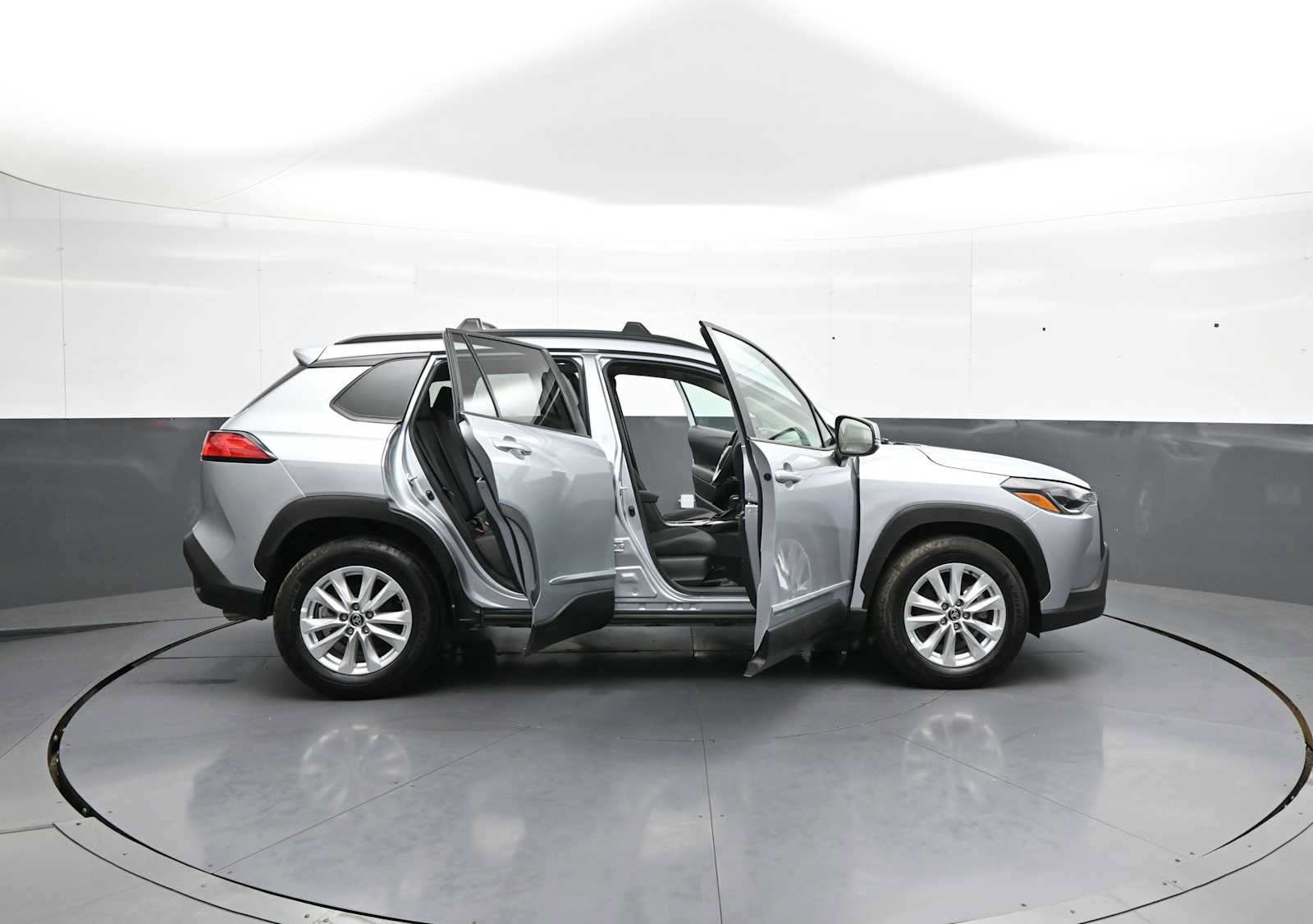 Used 2024 Toyota Corolla Cross LE w/ Moonroof Package AWD/4WD image 40