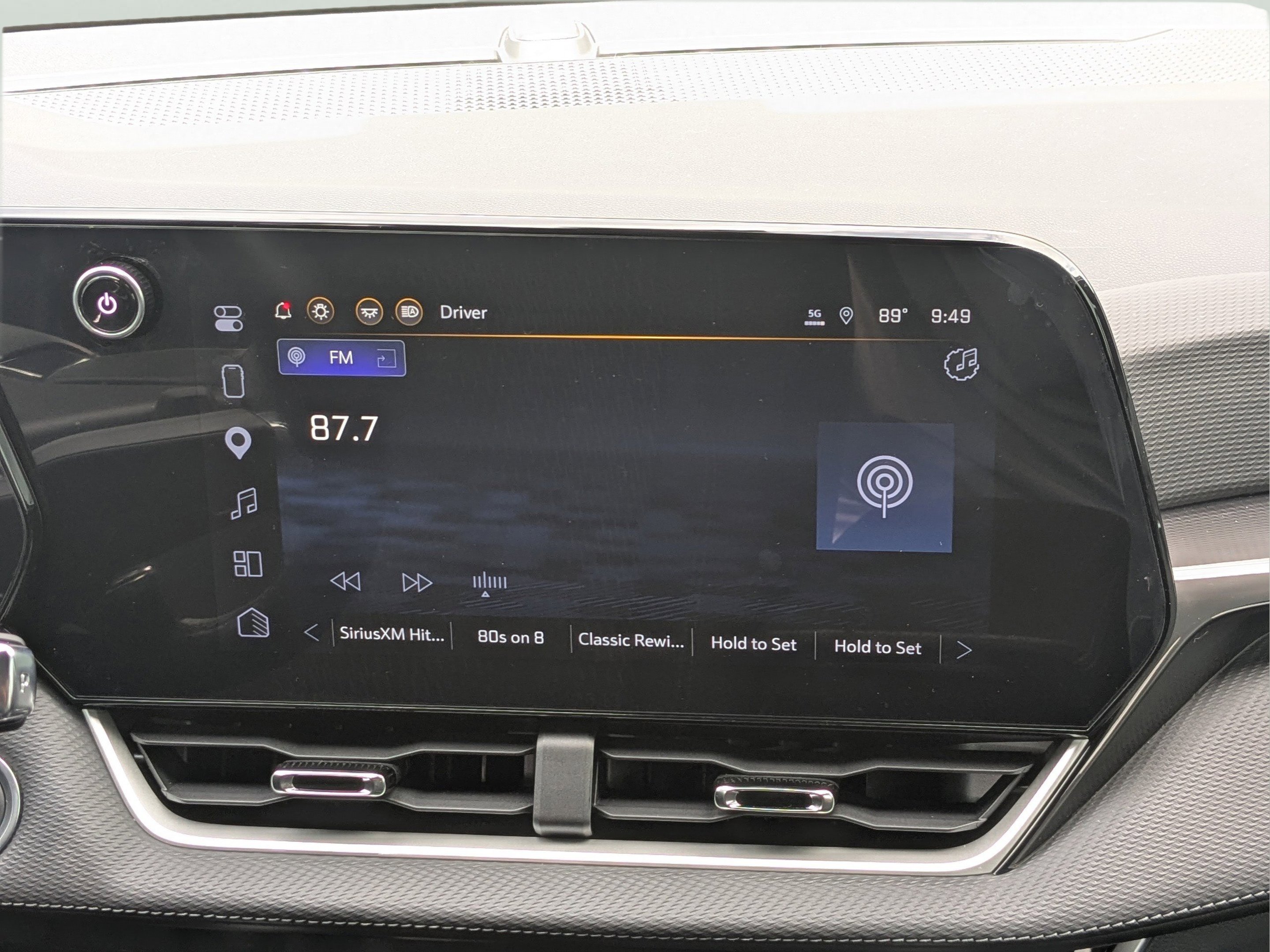 Used 2025 Chevrolet Equinox LT w/ Safety and Technology Package FWD image 15