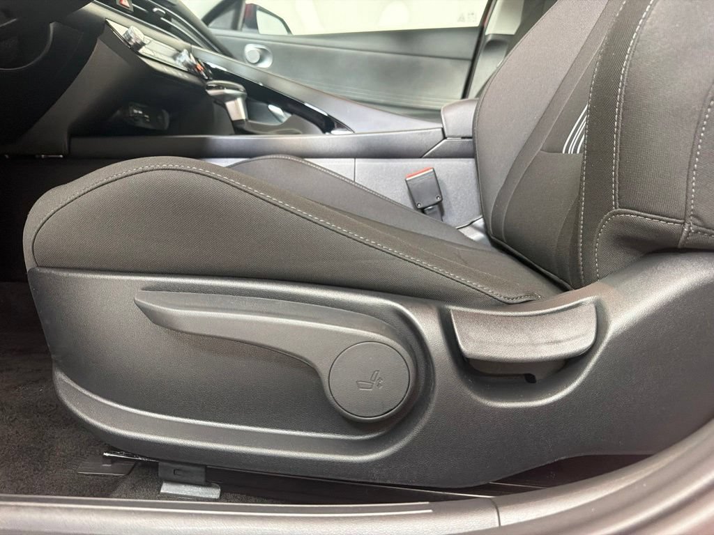 Certified 2025 Hyundai Elantra Hybrid FWD image 13