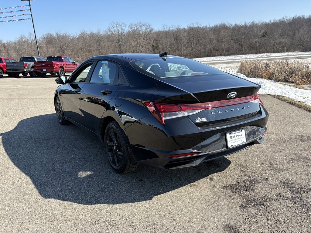 Used 2023 Hyundai Elantra SEL image 3