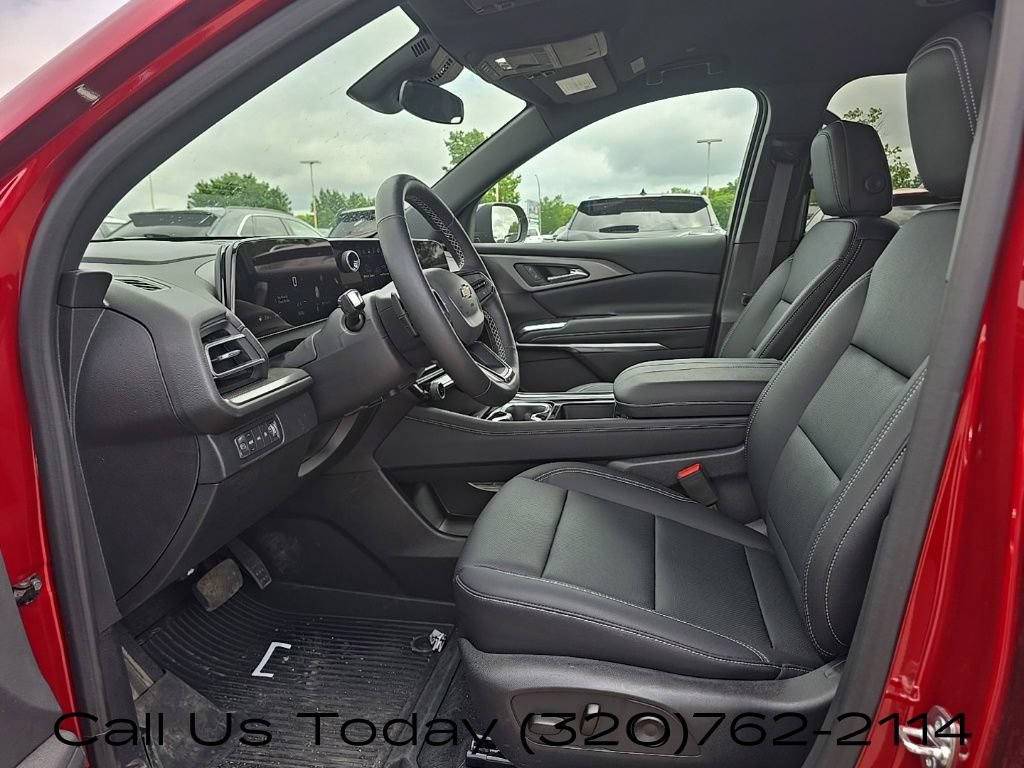 Certified 2025 Chevrolet Traverse LT w/ Driver Confidence Package AWD/4WD image 11