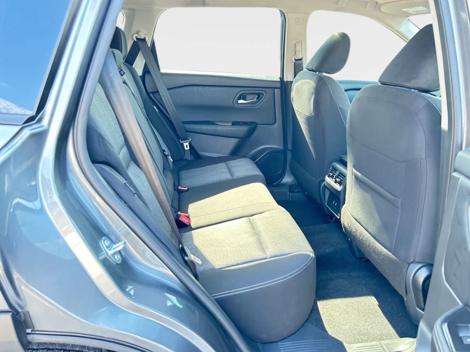 Used 2025 Nissan Rogue SV FWD image 13