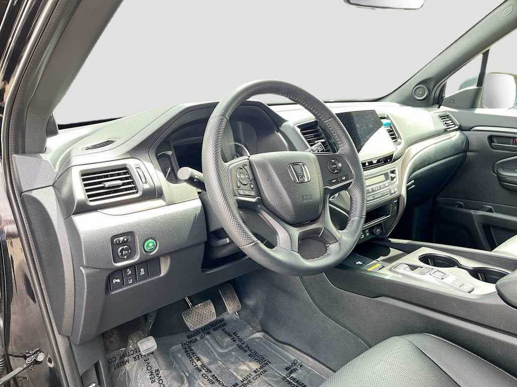 Used 2025 Honda Passport EX-L image 9