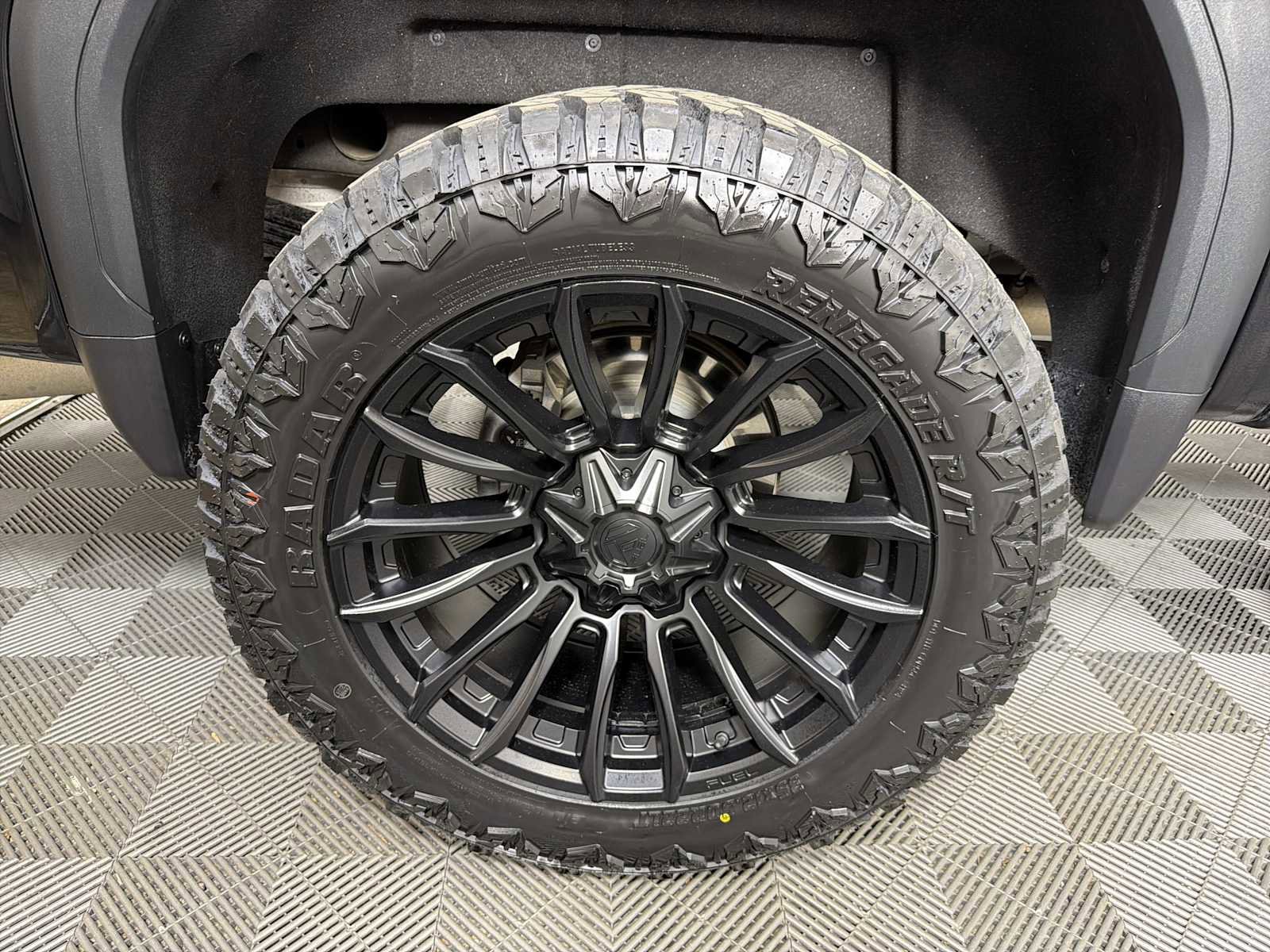 Used 2021 GMC Sierra 2500 Denali w/ Denali Ultimate Package image 17