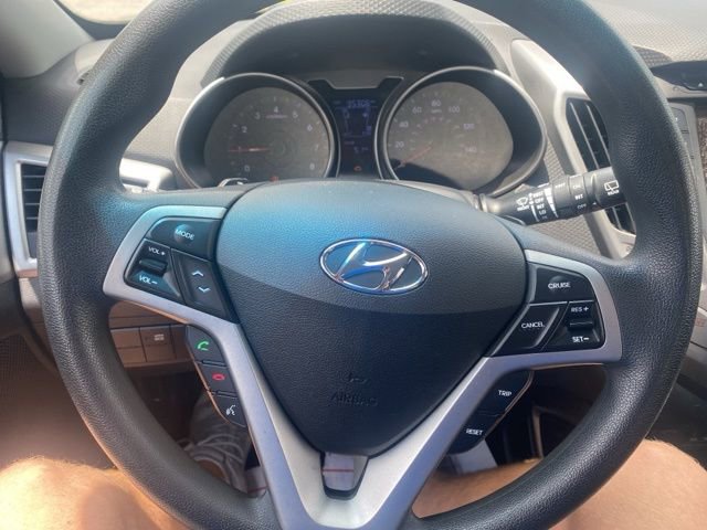 Used 2015 Hyundai Veloster FWD image 16