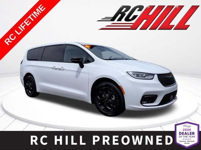 Used 2024 Chrysler Pacifica Limited FWD image 1