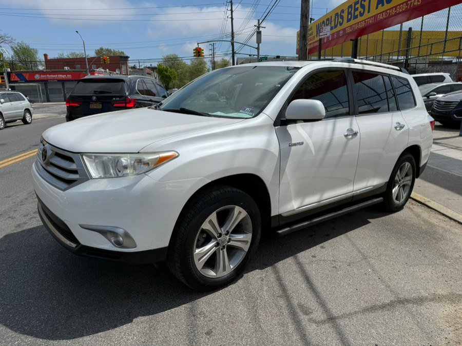 Used 2011 Toyota Highlander Limited w/ Tow Pkg AWD/4WD image 3