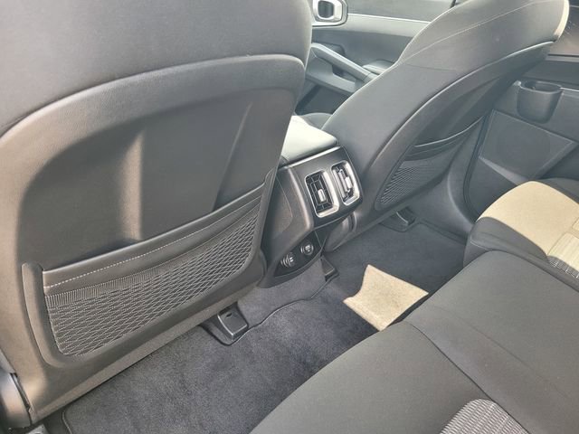 Used 2023 Kia Sorento LX FWD image 12