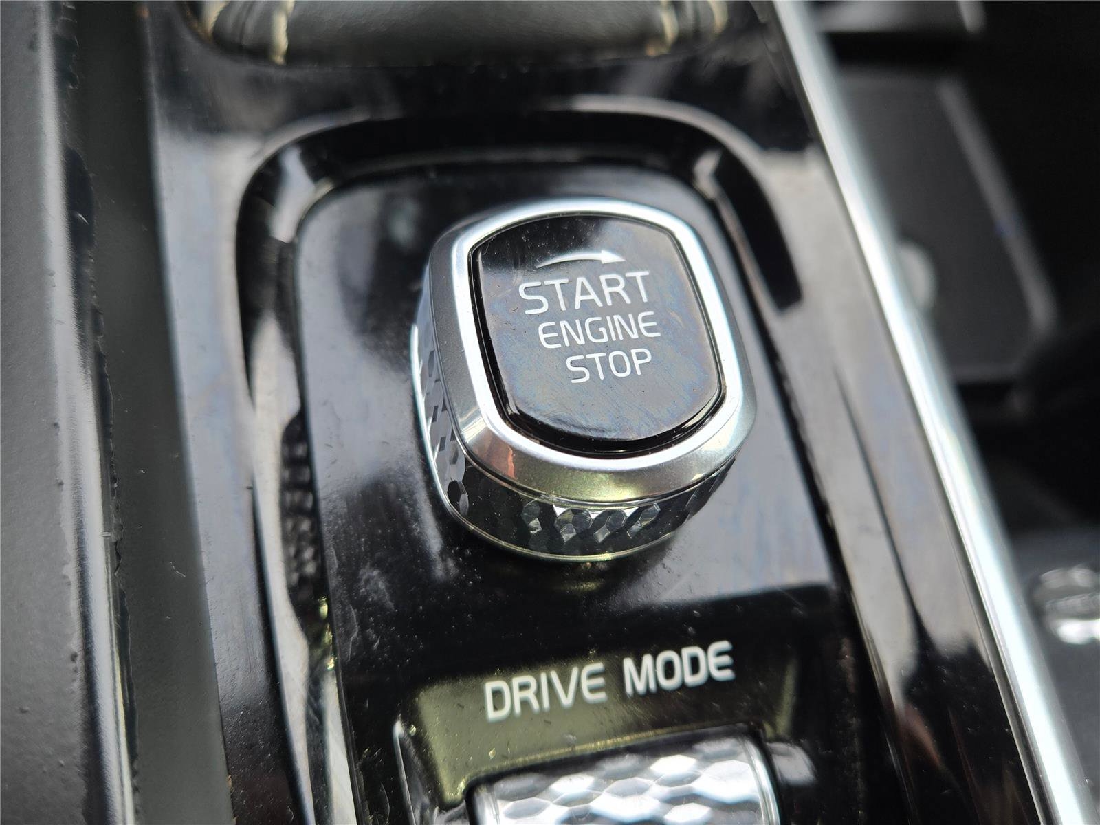 Used 2020 Volvo XC60 T5 R-Design image 27