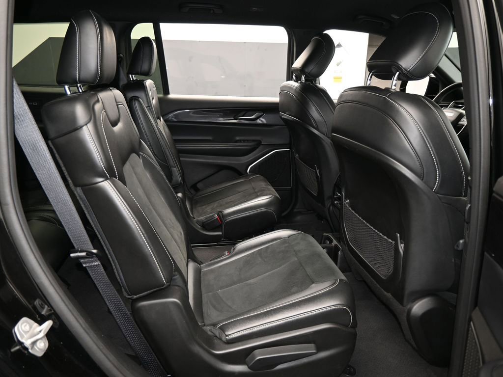 Used 2021 Jeep Grand Cherokee L Laredo image 41