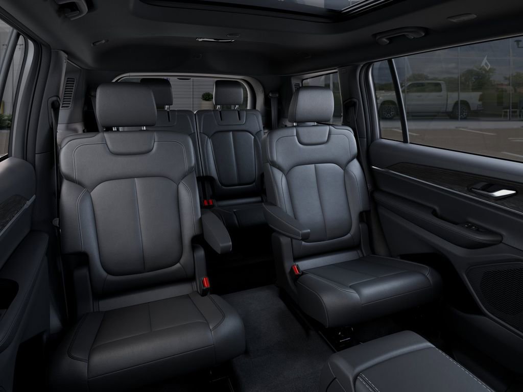 New 2025 Jeep Grand Cherokee L Limited w/ Black Appearance Package AWD/4WD image 15