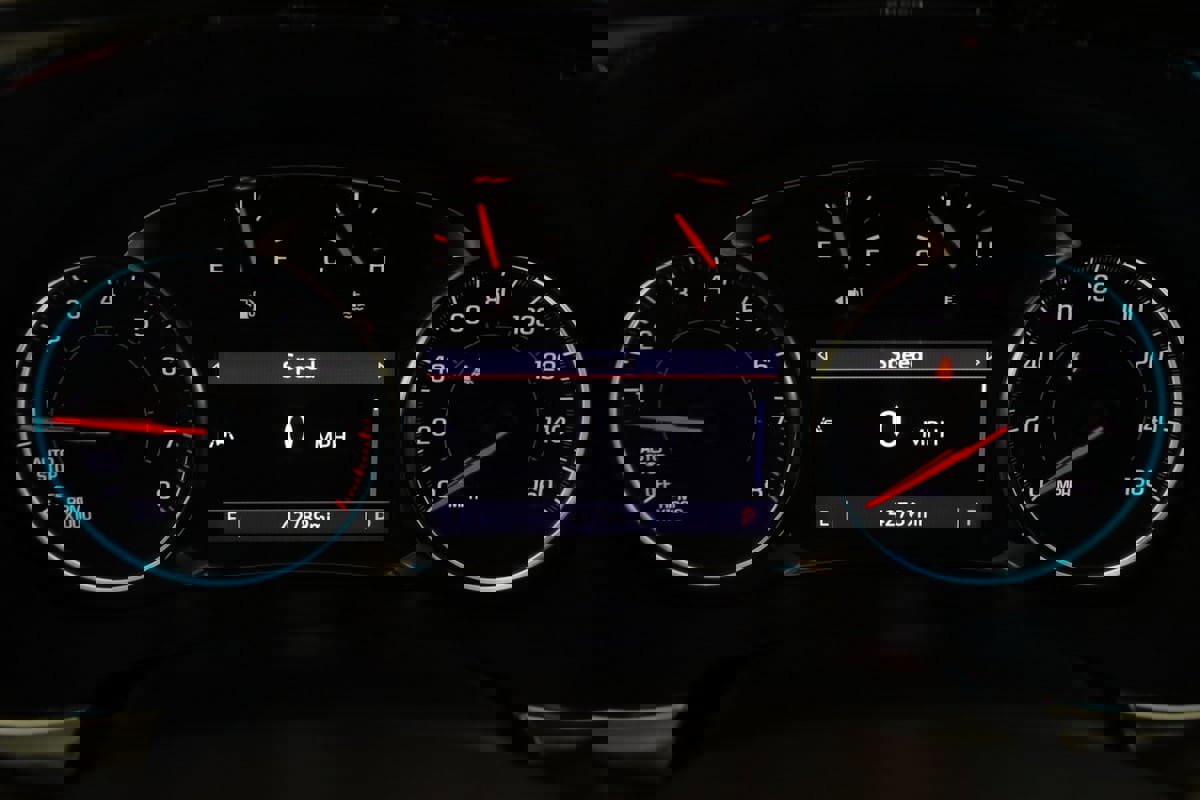 Used 2023 Chevrolet Traverse LT w/ LPO, Cargo Package image 16