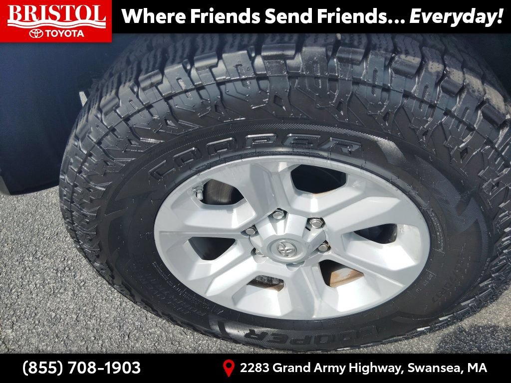 Used 2016 Toyota 4Runner SR5 w/ Four Season Floor Mat Package AWD/4WD image 12