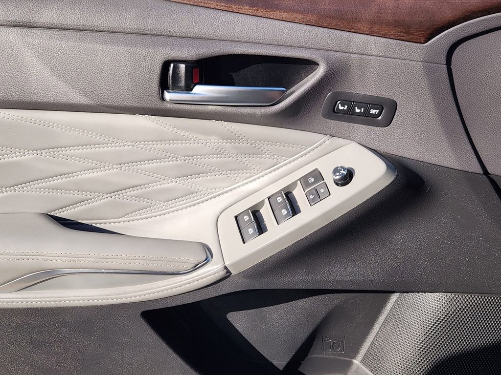 Used 2021 Toyota Avalon Limited w/ Advanced Safety Package FWD image 16