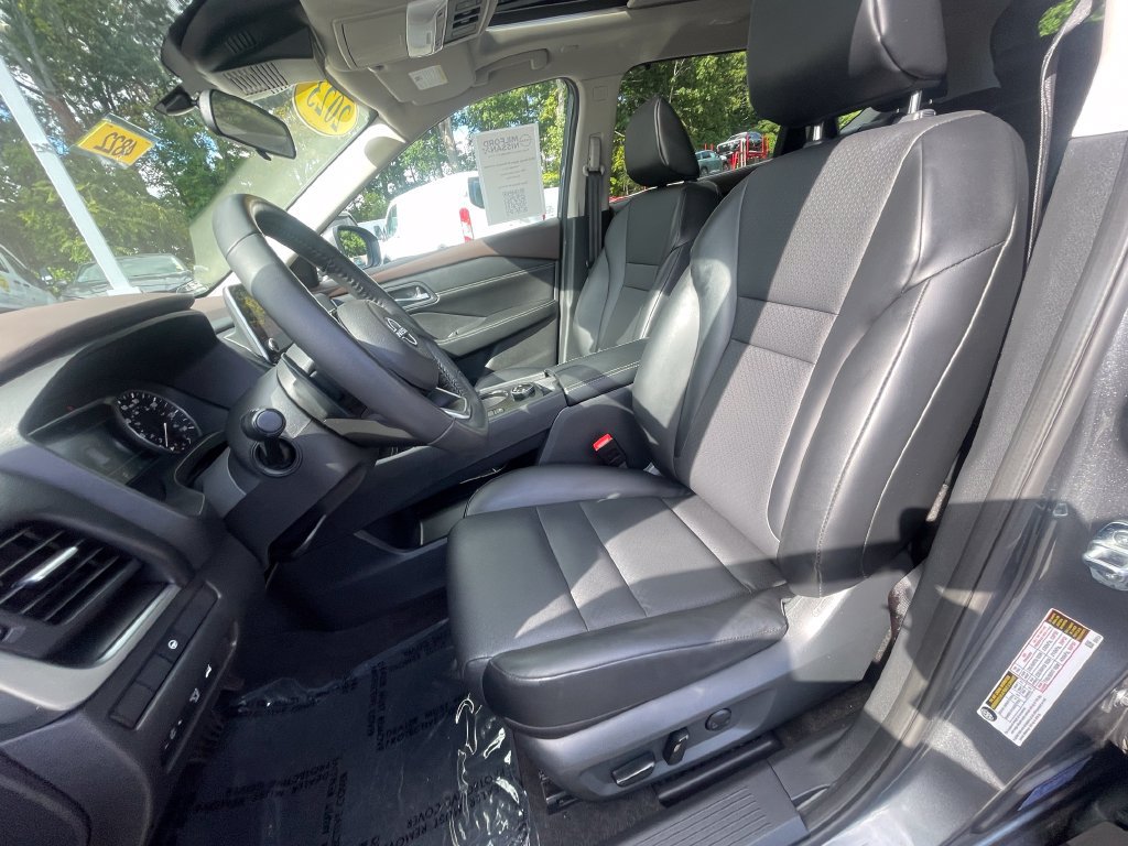 Certified 2023 Nissan Rogue SV w/ SV Premium B Package AWD/4WD image 16