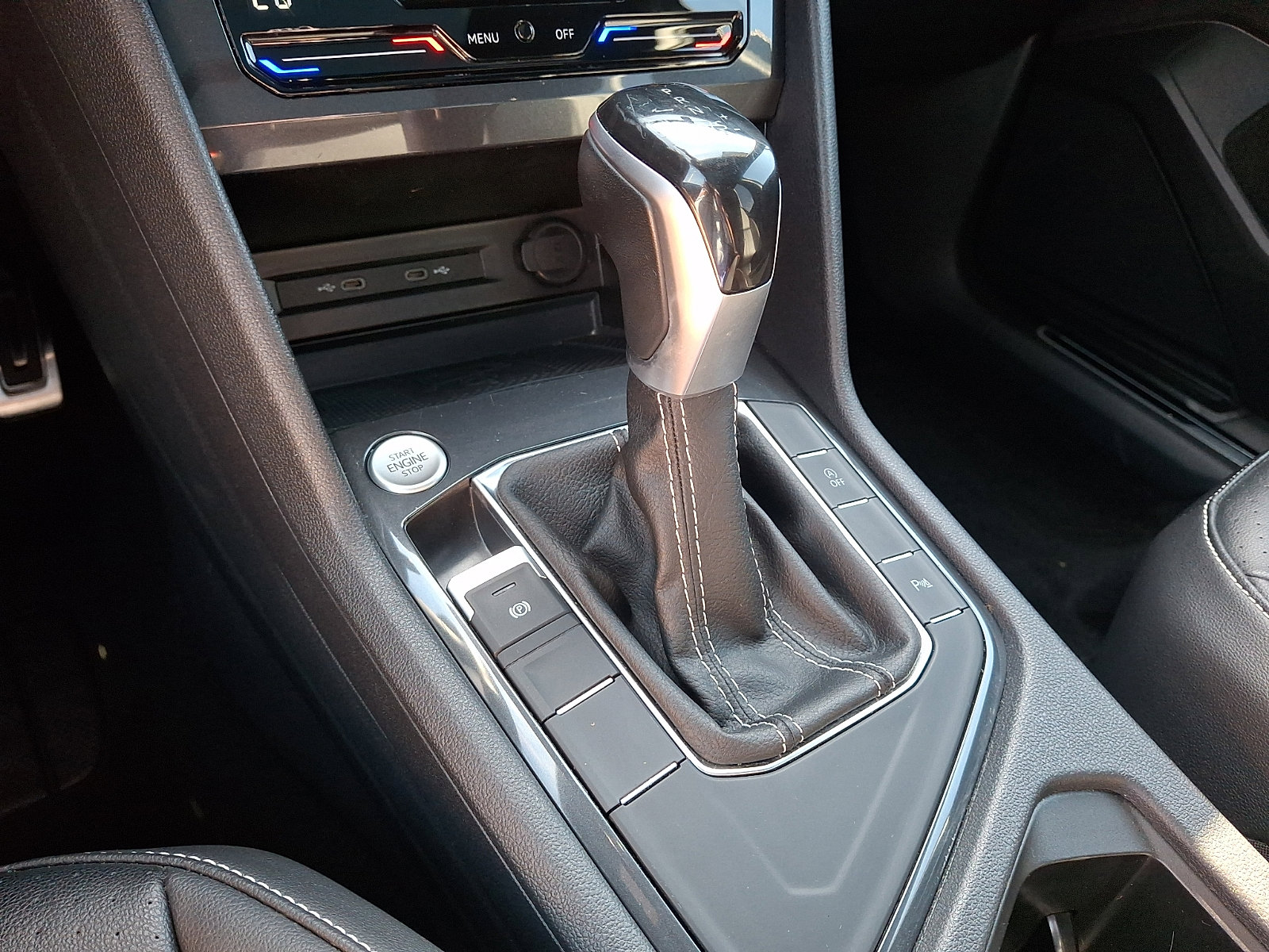 Certified 2022 Volkswagen Tiguan SE R-Line image 15